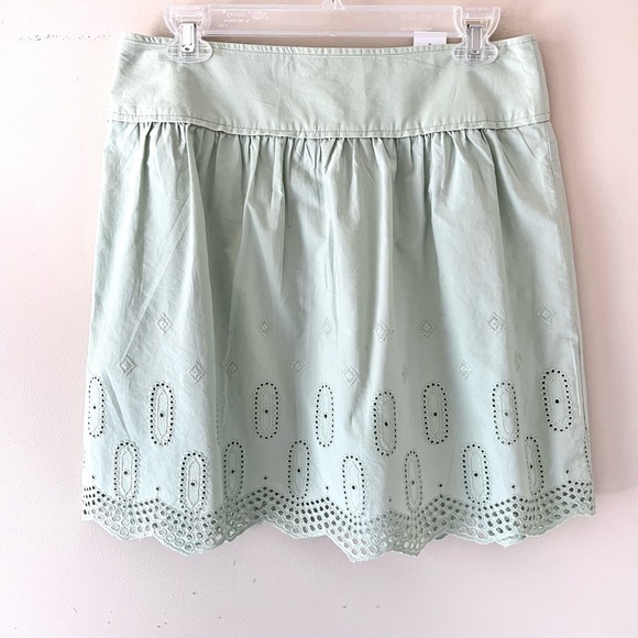 LOFT Ann Taylor eyelet cutouts mini skirt 100% Cotton lined size 6 NWT runs big - Picture 1 of 8